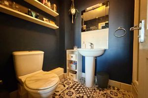 En-suite Shower- click for photo gallery